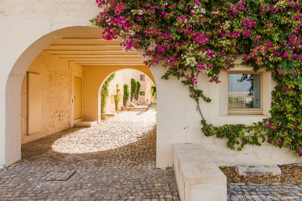 Rehabilitación del Convento das Bernardas en Tavira, Portugal, realizado por el arquitecto Eduardo Souto de Moura