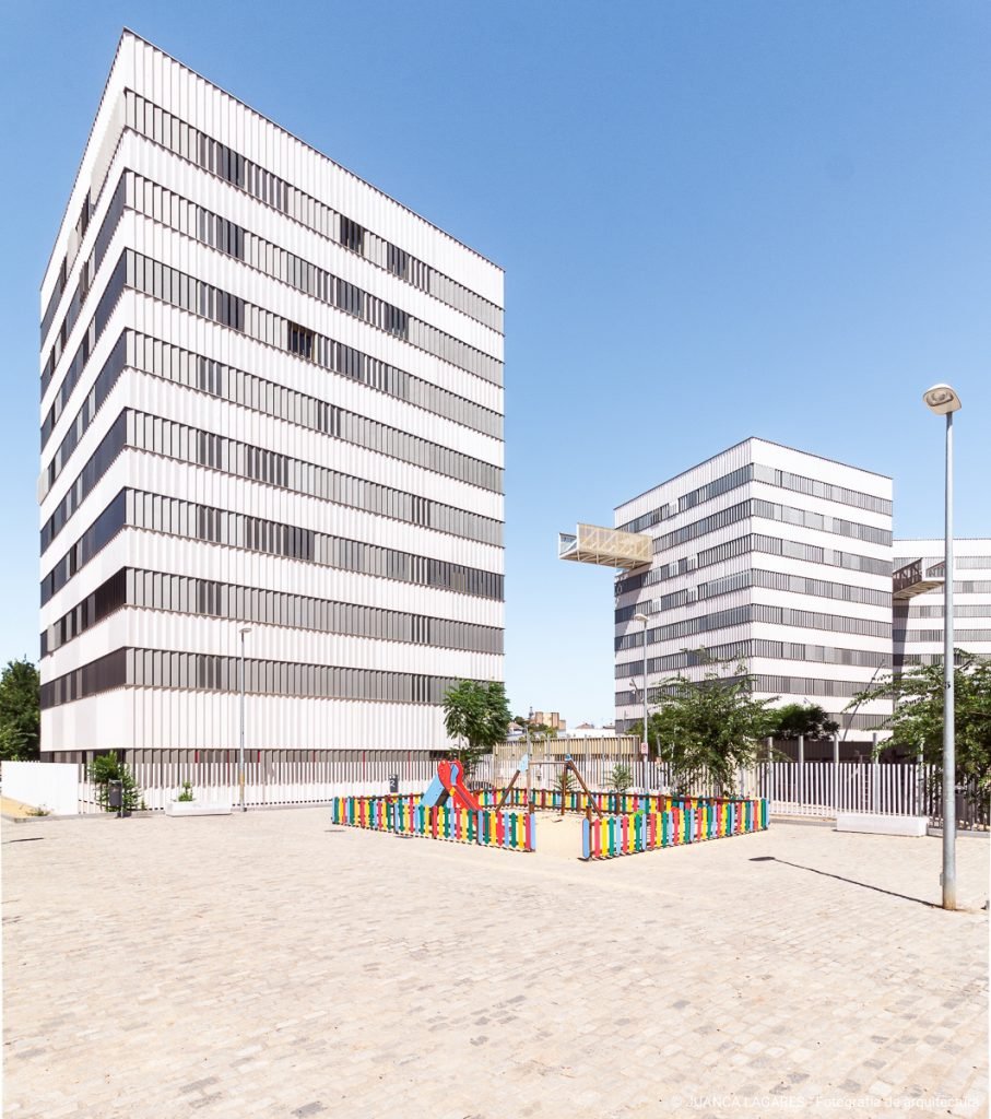 Viviendas de protección oficial en Pirotecnia, Sevilla, realizado por DL+A Arquitectos