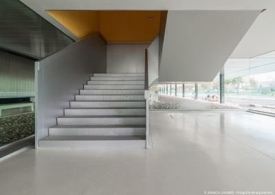 Edificio aulario de la Universidad Pablo de Olavide en Sevilla realizado por Morales de Giles Arquitectos