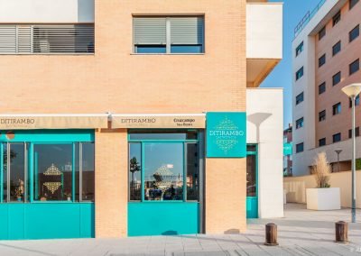 Reforma e interiorismo del restaurante Ditirambo Gastrotasca diseñado por CM4 Arquitectos en Mairena del Aljarafe