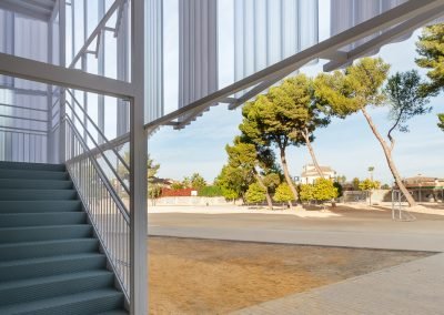 Escaleras contra incendio diseñadas por el arquitecto Gabriel Verd en el colegio Santo Angel de la Guarda en Sevilla