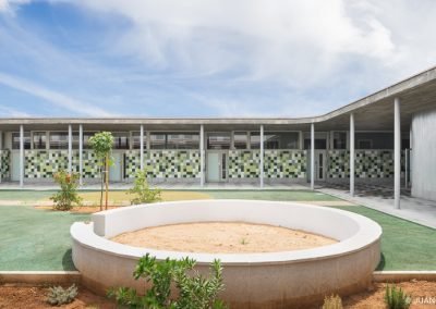 Colegio de educación infantil y primaria los eucaliptos en olivares realizado por gabriel verd arquitectos