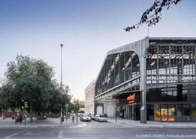 Rehabilitación de mercado "Puerta de la Carne" y antigua estación de Cádiz a Centro Deportivo Enjoy en Sevilla realizado por Oloriz Arquitectura y Roman y Canivell Arquitectos