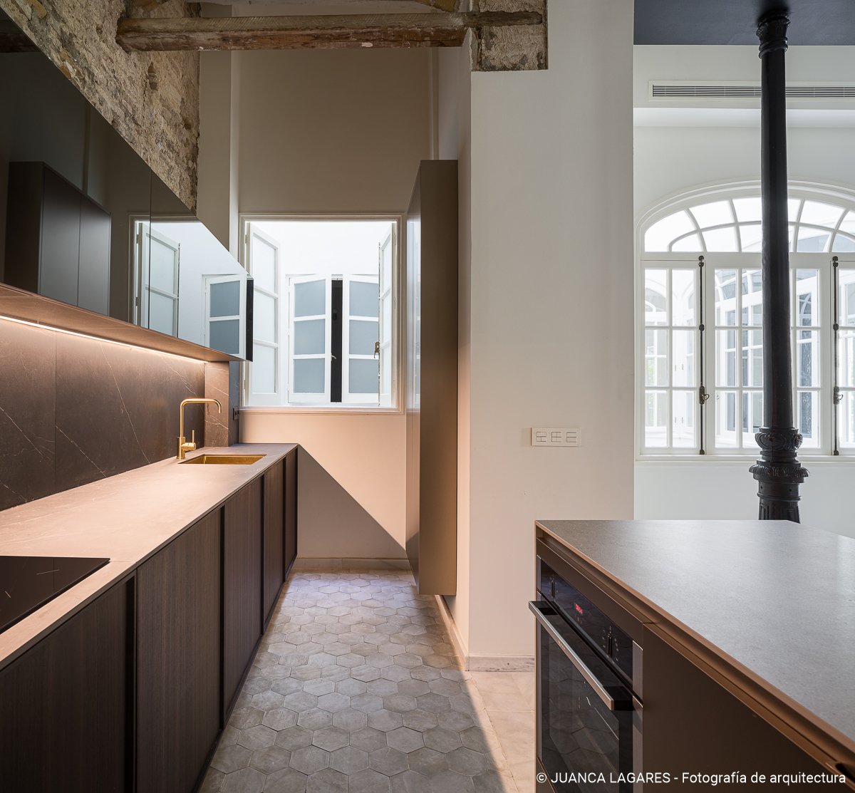 Diseño de un espacio de cocina en una vivienda del centro de sevilla realizado por cocinel-la