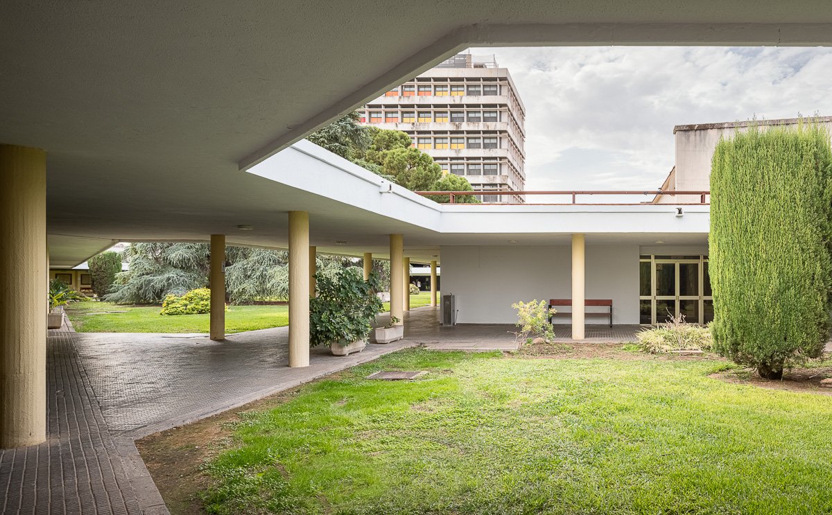 Facultad de Medicina de Córdoba por Rafael de la Hoz para DOCOMOMO Ibérico