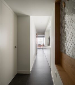 Reforma de una vivienda en Rota (Cádiz) proyectada por Javi Romero - 07b-studio